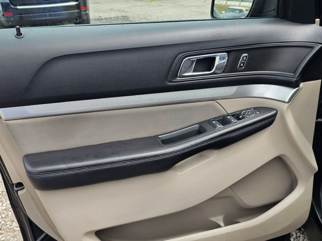 Photo 22 of this FORD EXPLORER
