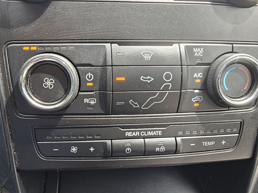 Photo 33 of this FORD EXPLORER