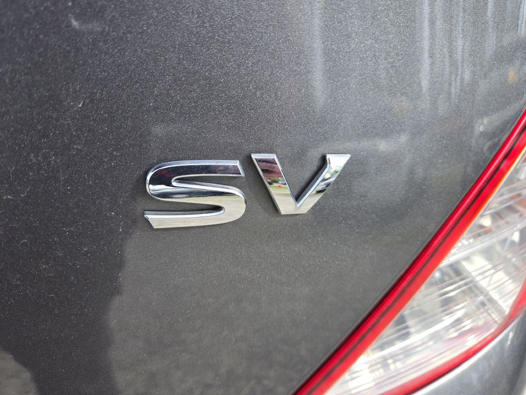 Photo 11 of this NISSAN VERSA
