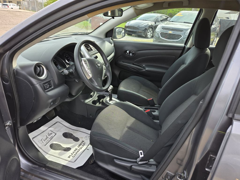 Photo 12 of this NISSAN VERSA