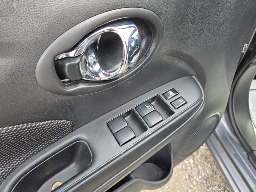 Photo 14 of this NISSAN VERSA