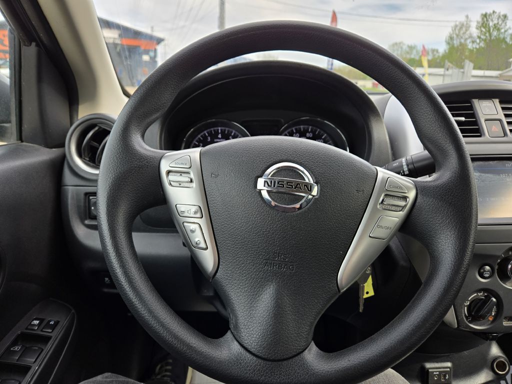 Photo 15 of this NISSAN VERSA