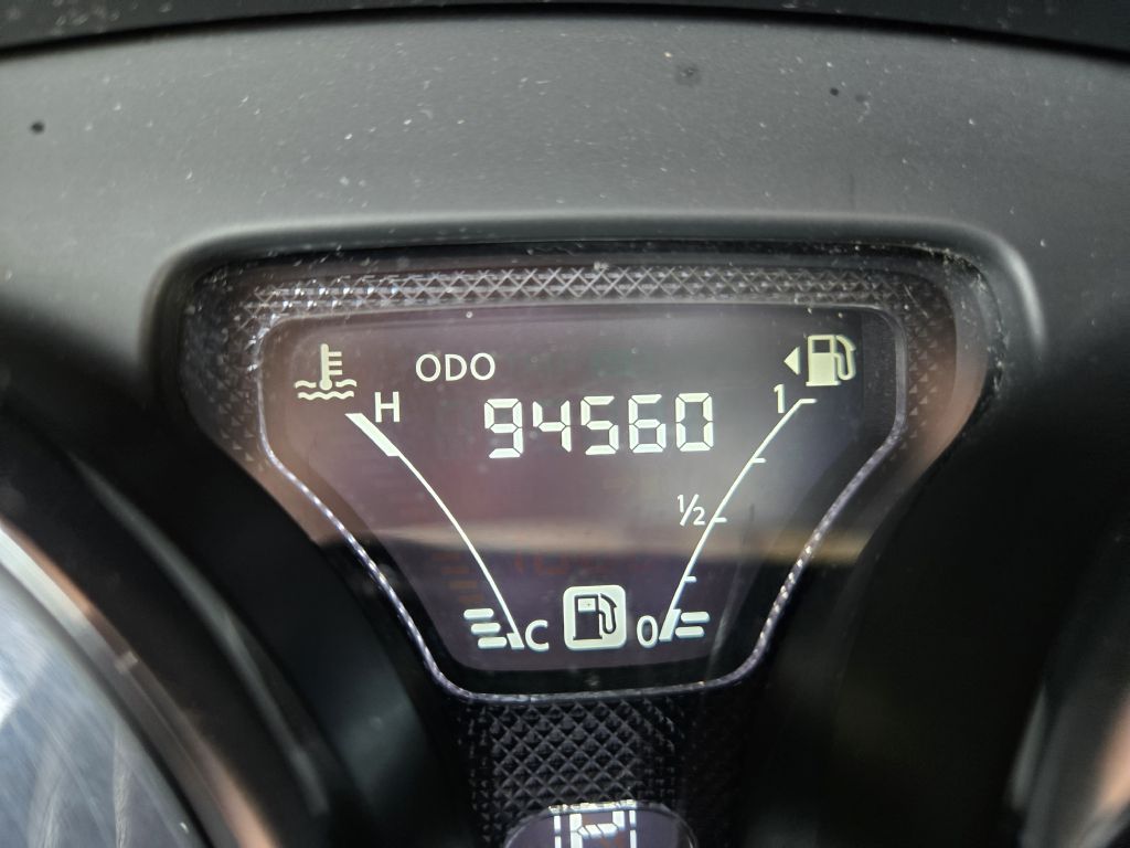 Photo 19 of this NISSAN VERSA