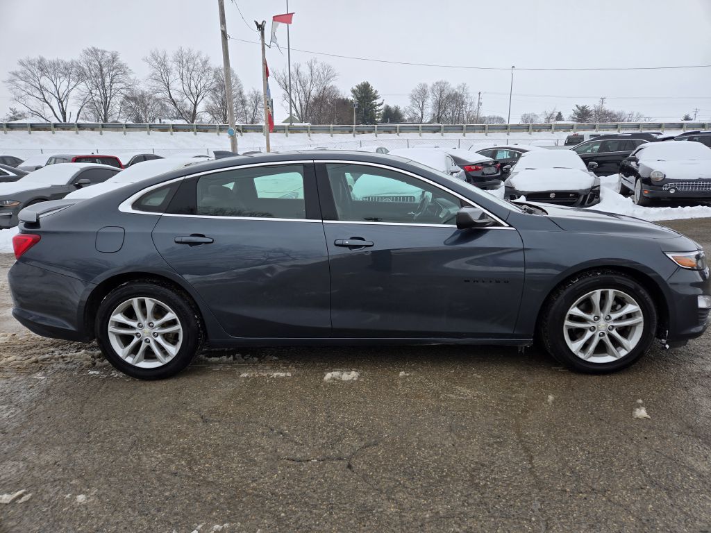 Photo 4 of this CHEVROLET MALIBU