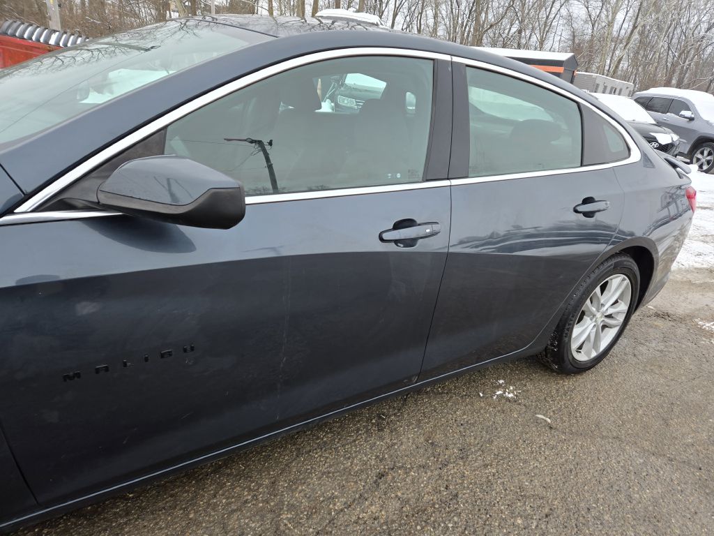 Photo 9 of this CHEVROLET MALIBU