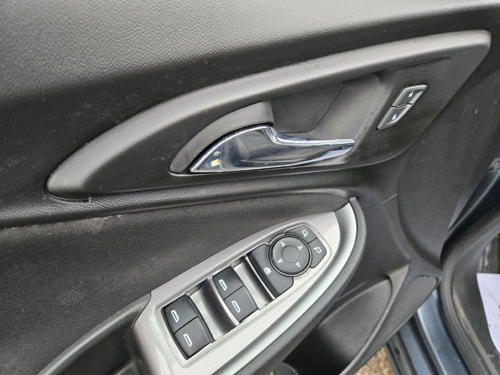 Photo 12 of this CHEVROLET MALIBU