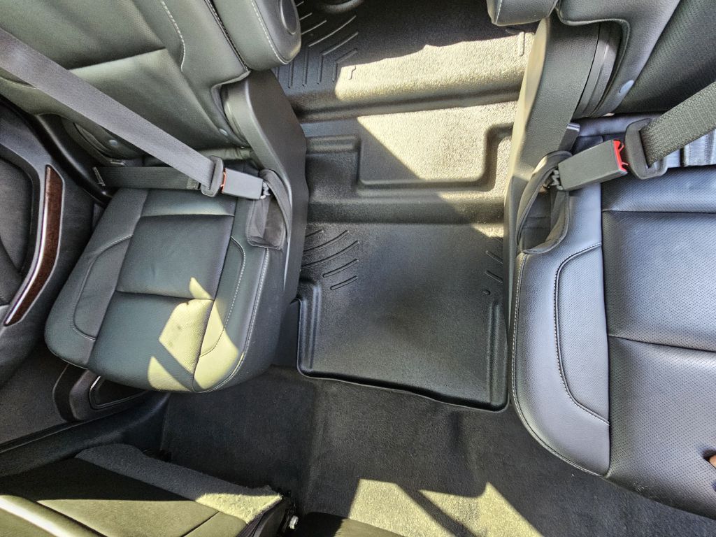 Photo 21 of this GMC YUKON