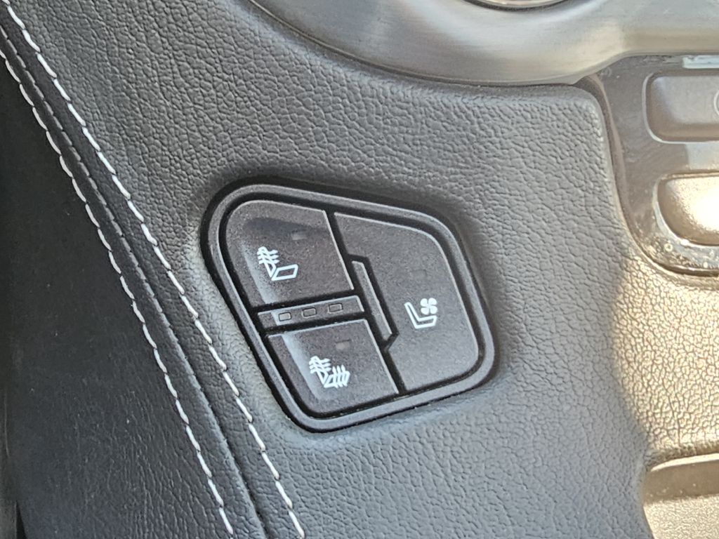 Photo 33 of this GMC YUKON