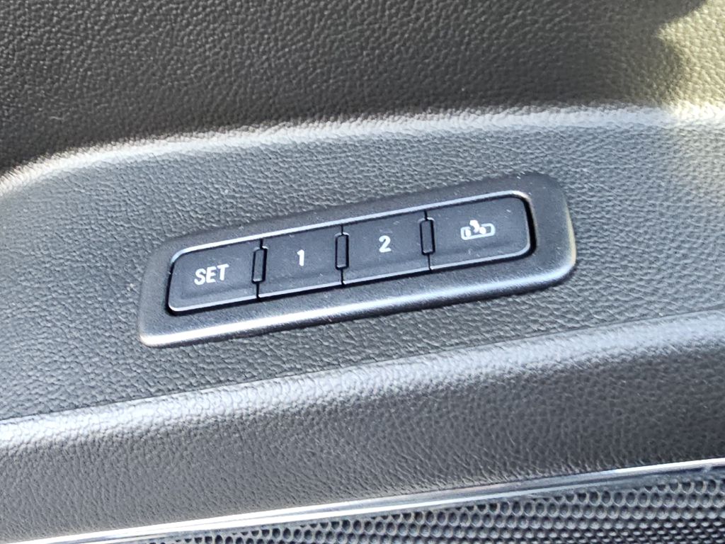 Photo 44 of this GMC YUKON
