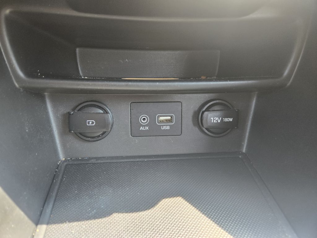 Photo 21 of this HYUNDAI KONA