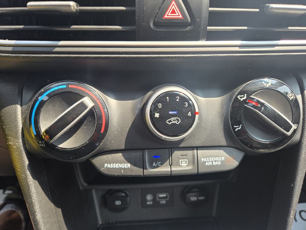 Photo 22 of this HYUNDAI KONA