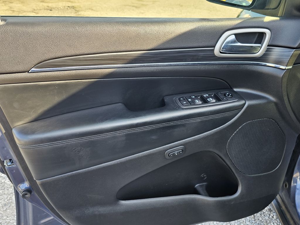 Photo 16 of this JEEP GRAND CHEROKEE