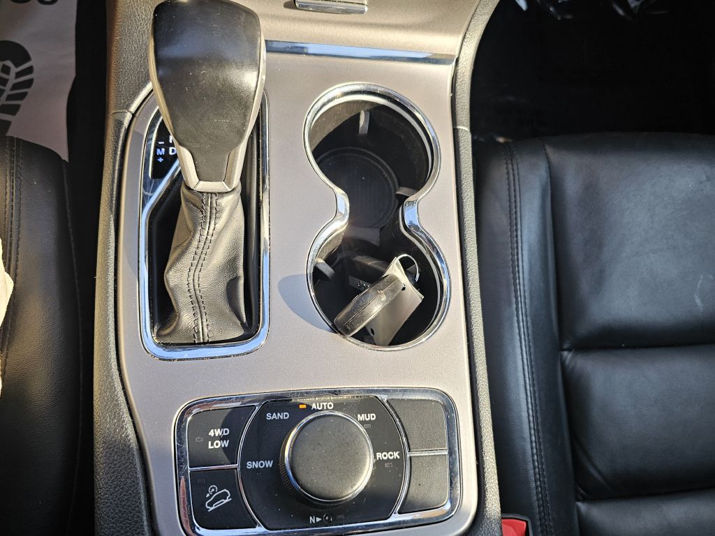 Photo 32 of this JEEP GRAND CHEROKEE