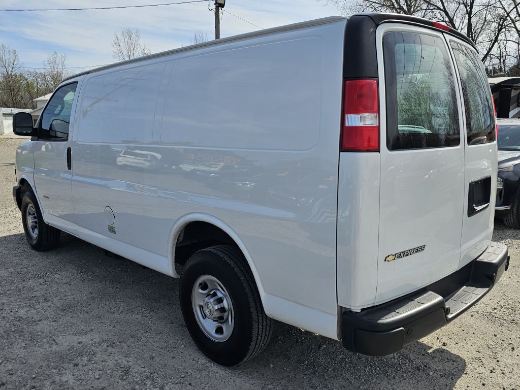 Photo 4 of this CHEVROLET EXPRESS