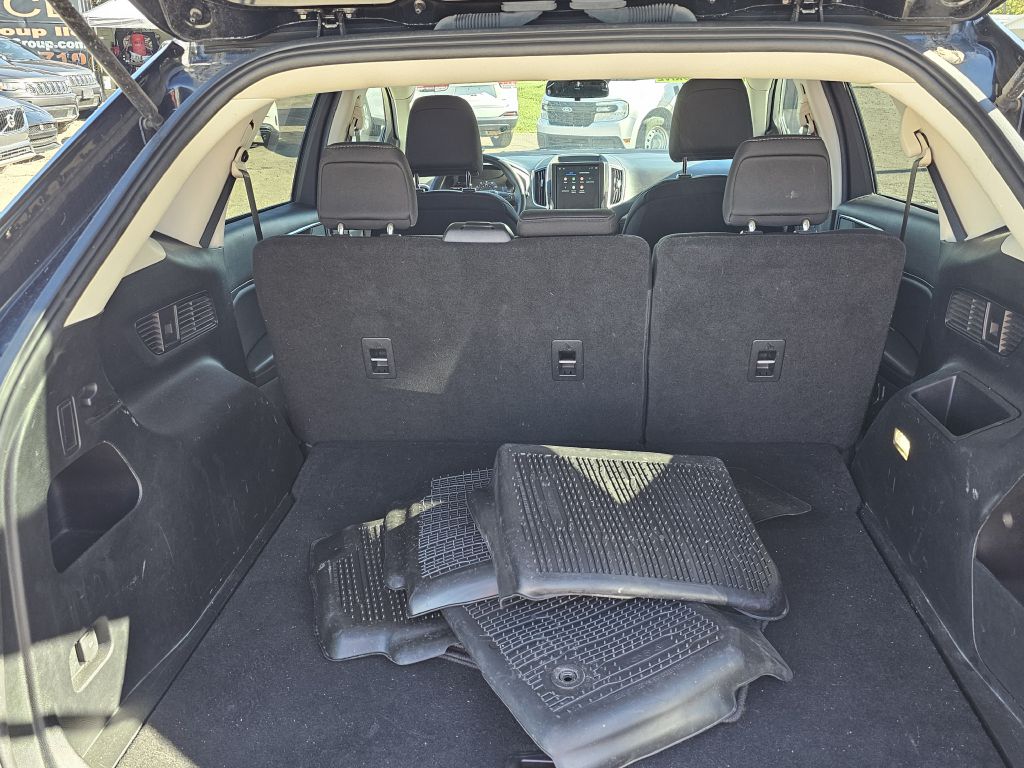 Photo 13 of this FORD EDGE