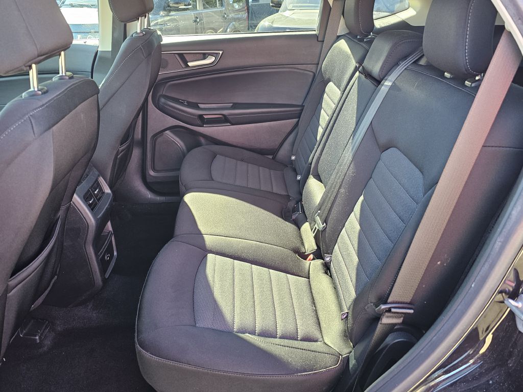 Photo 16 of this FORD EDGE