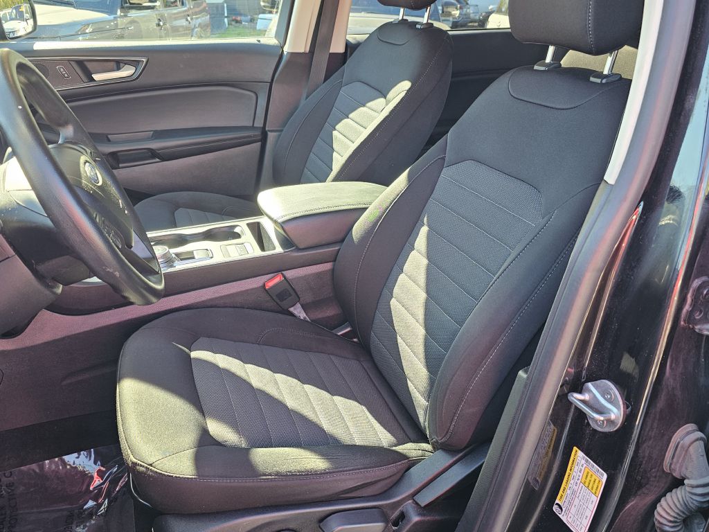 Photo 18 of this FORD EDGE