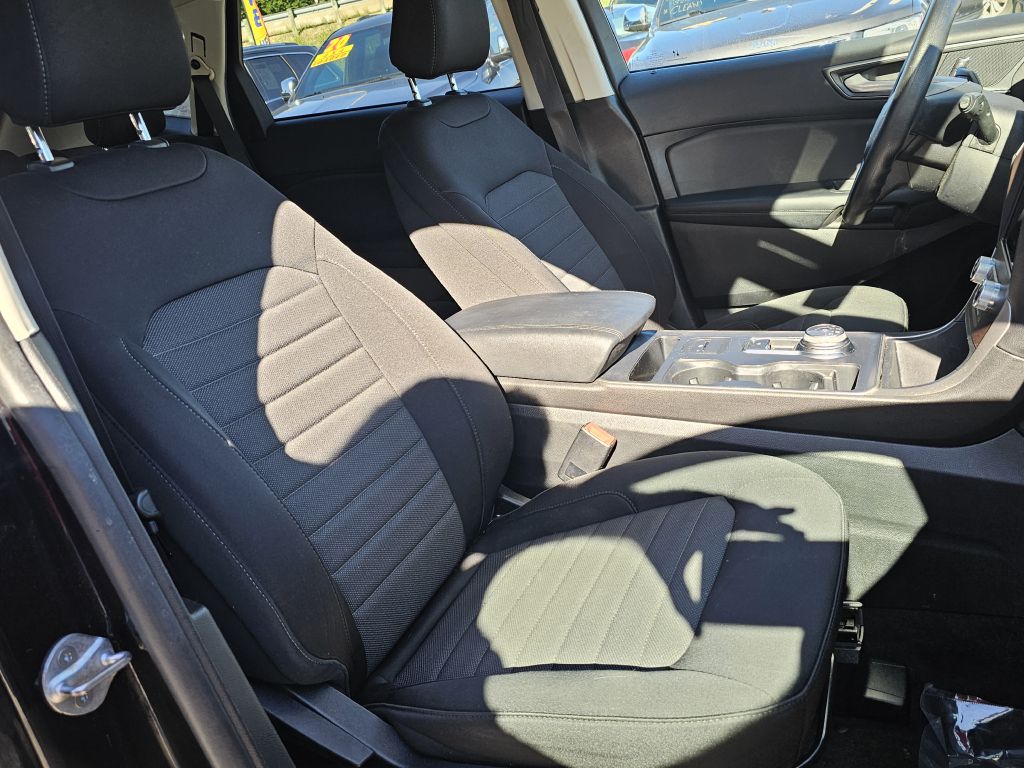 Photo 21 of this FORD EDGE