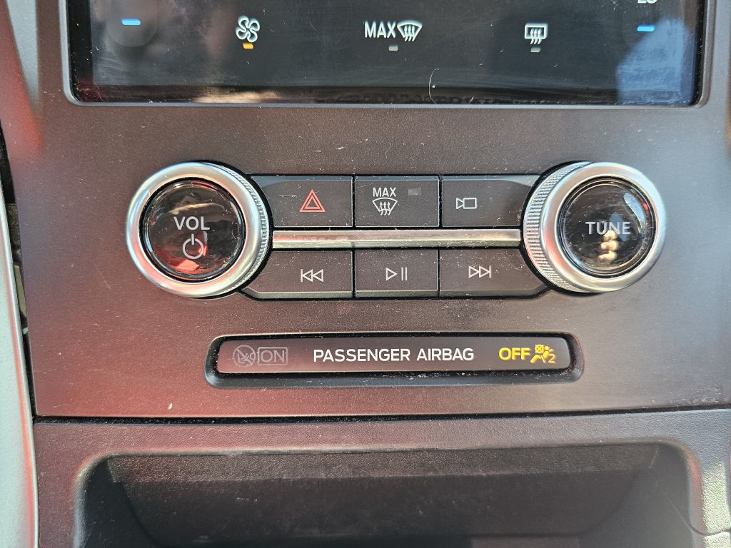 Photo 28 of this FORD EDGE