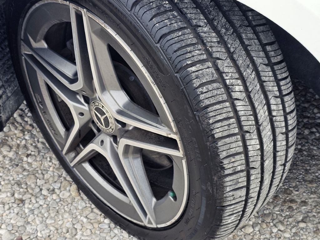 Photo 41 of this MERCEDES-BENZ A