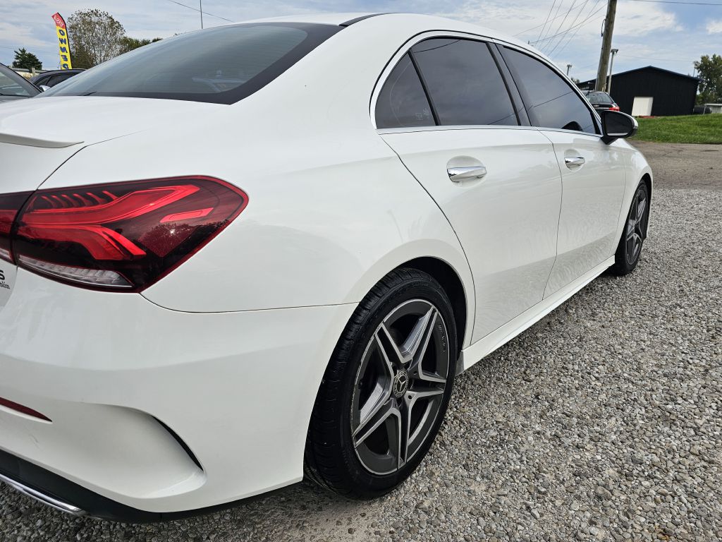 Photo 10 of this MERCEDES-BENZ A