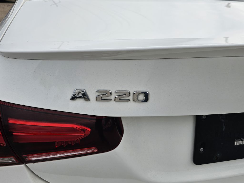 Photo 12 of this MERCEDES-BENZ A