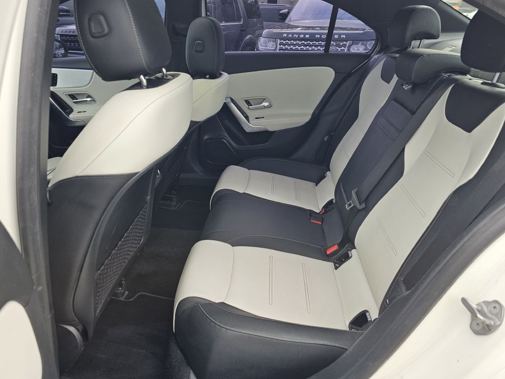 Photo 14 of this MERCEDES-BENZ A