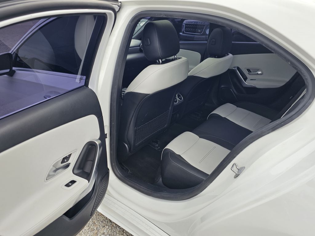 Photo 16 of this MERCEDES-BENZ A