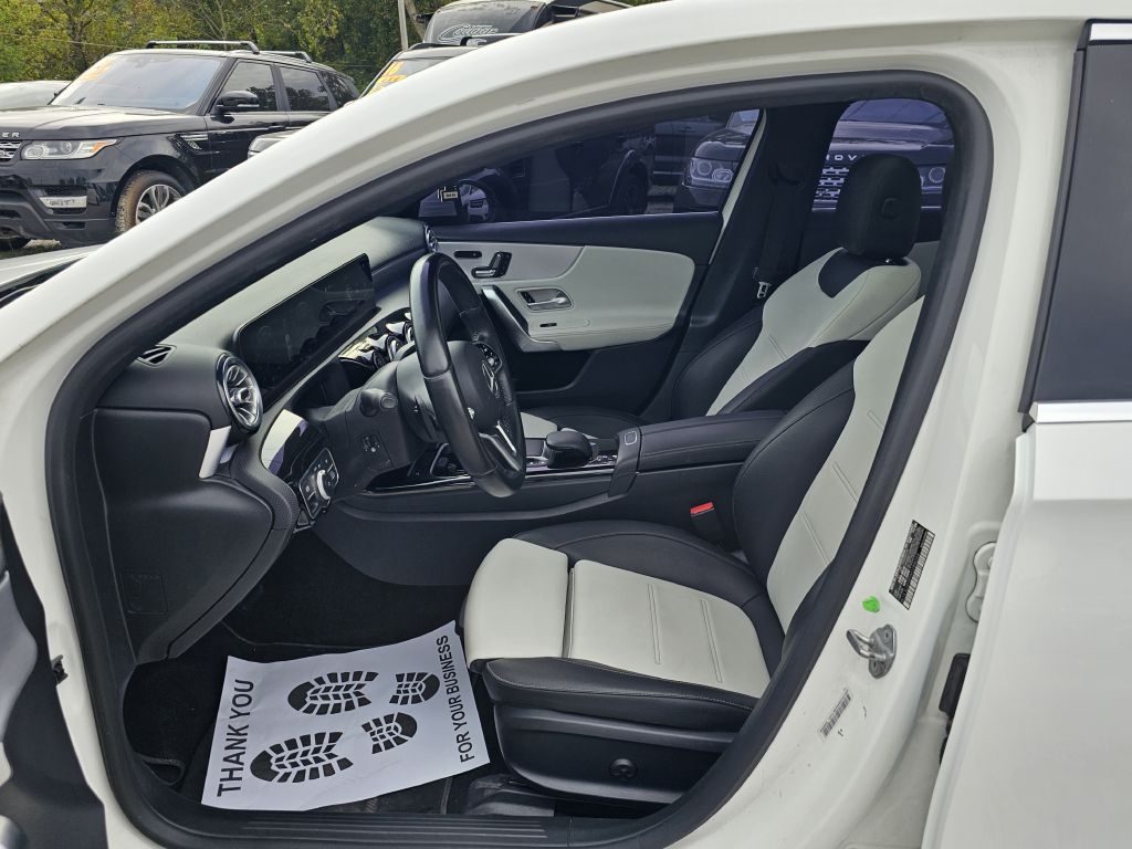 Photo 17 of this MERCEDES-BENZ A