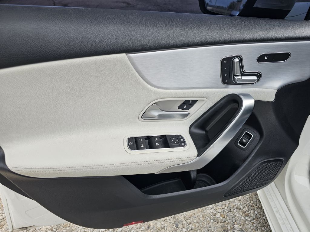Photo 20 of this MERCEDES-BENZ A