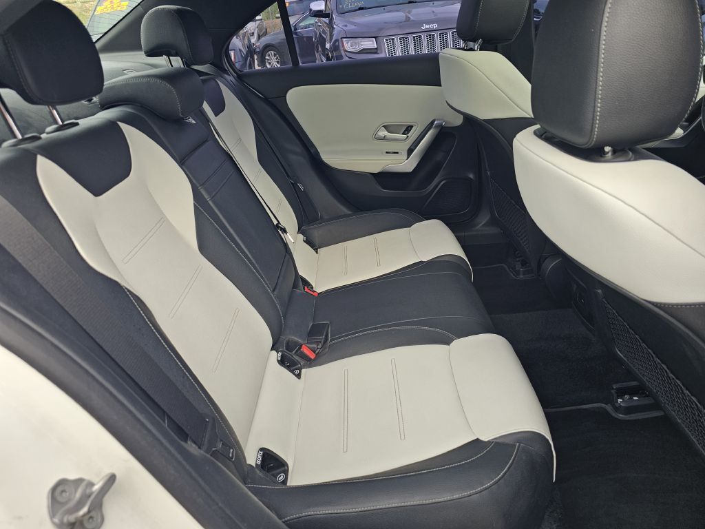 Photo 21 of this MERCEDES-BENZ A