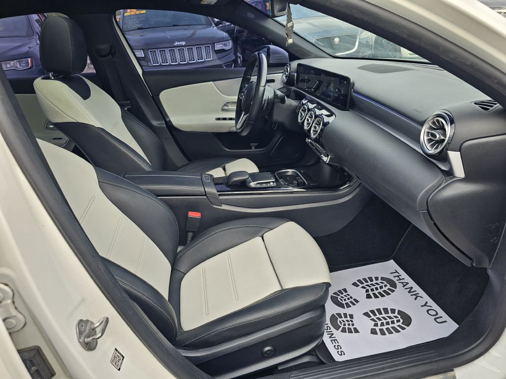 Photo 23 of this MERCEDES-BENZ A