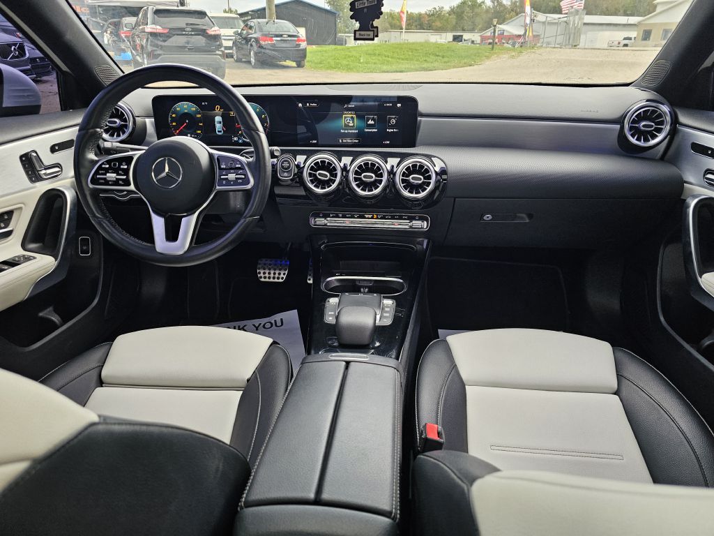 Photo 26 of this MERCEDES-BENZ A