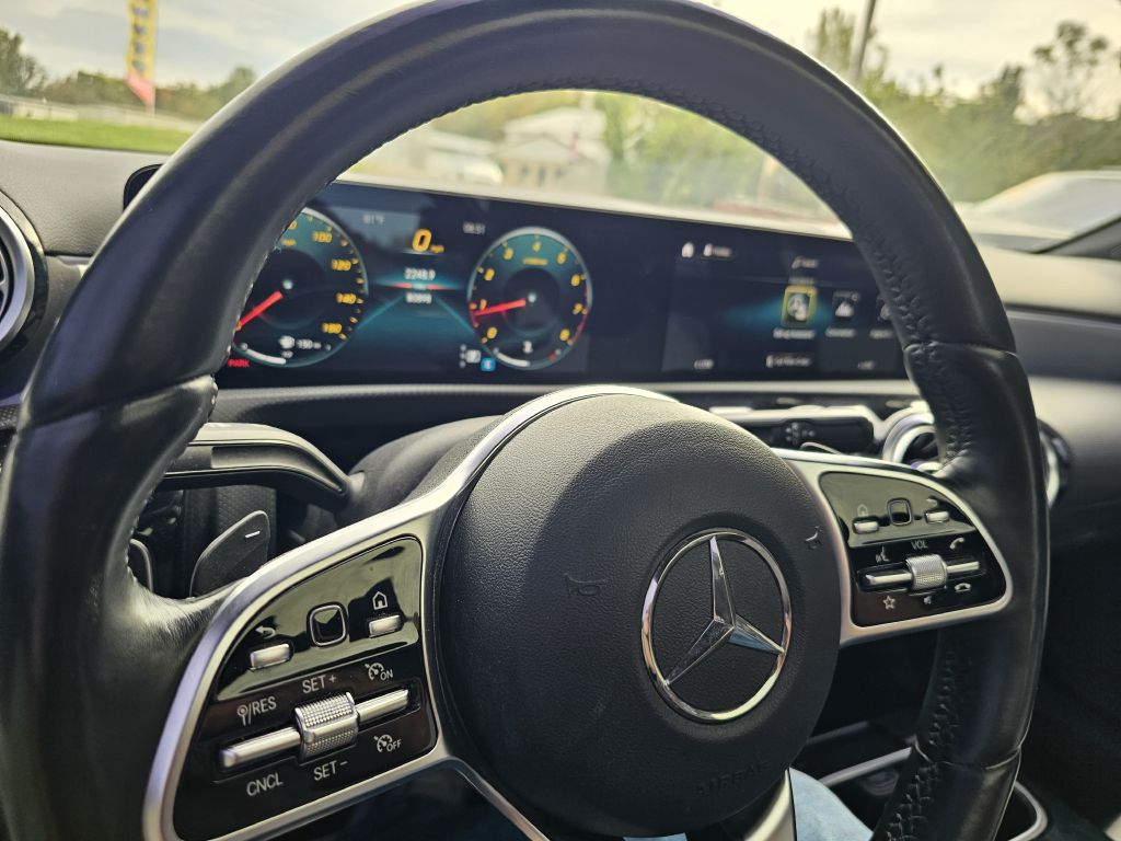 Photo 32 of this MERCEDES-BENZ A