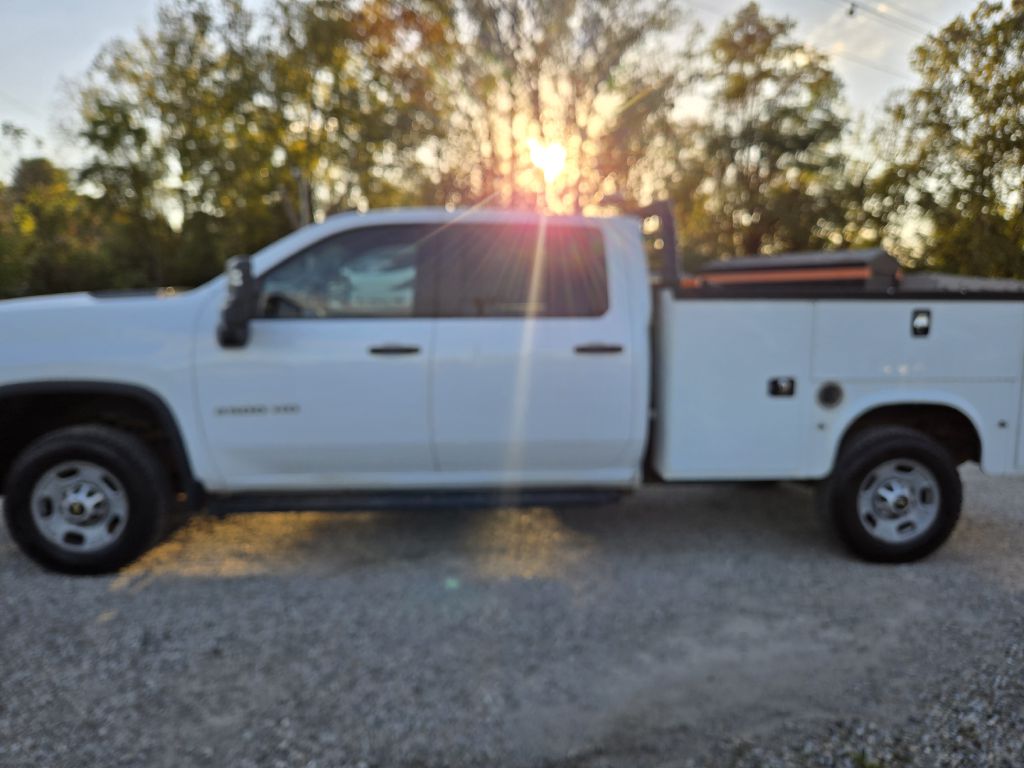 Photo 4 of this CHEVROLET SILVERADO 2500
