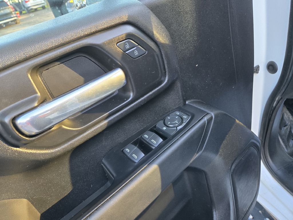 Photo 20 of this CHEVROLET SILVERADO 2500