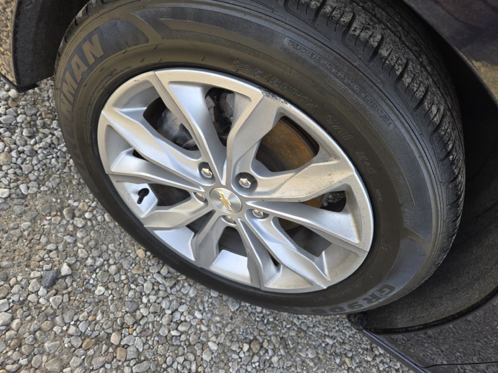 Photo 10 of this CHEVROLET MALIBU