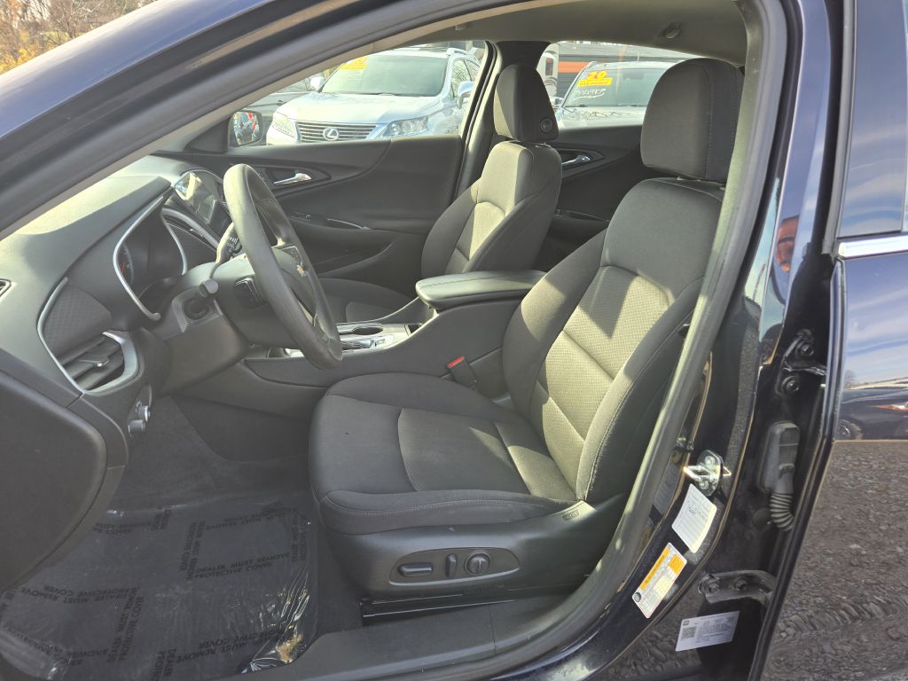 Photo 13 of this CHEVROLET MALIBU