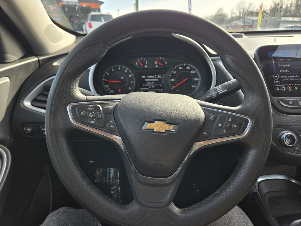 Photo 15 of this CHEVROLET MALIBU