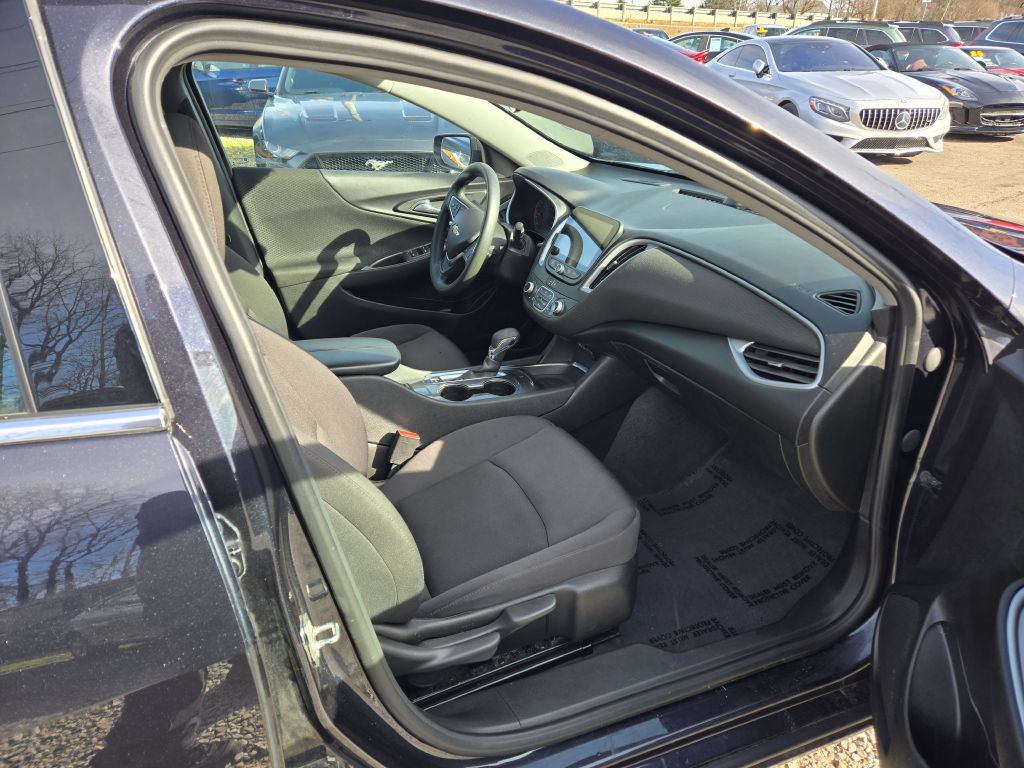 Photo 27 of this CHEVROLET MALIBU