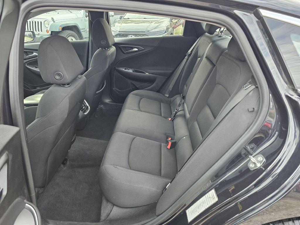 Photo 13 of this CHEVROLET MALIBU