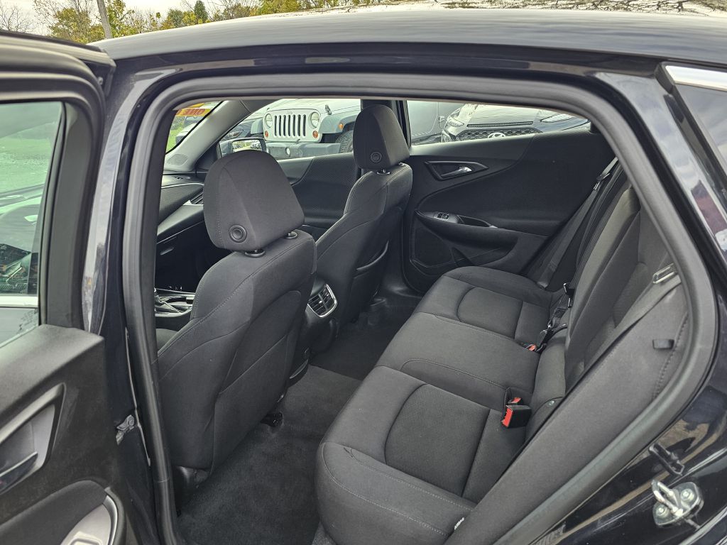 Photo 14 of this CHEVROLET MALIBU