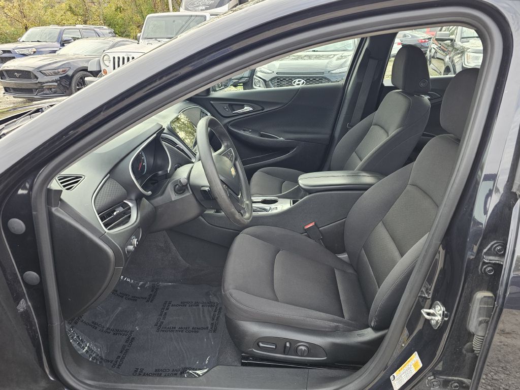 Photo 15 of this CHEVROLET MALIBU