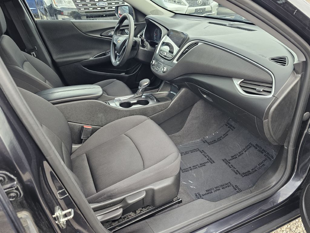 Photo 17 of this CHEVROLET MALIBU