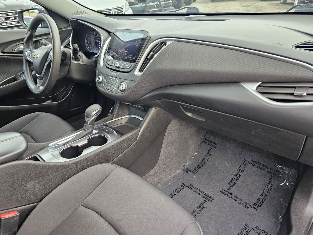 Photo 19 of this CHEVROLET MALIBU