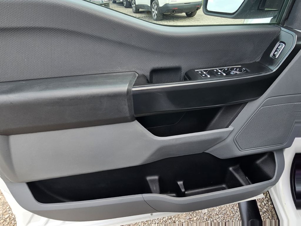 Photo 27 of this FORD F150
