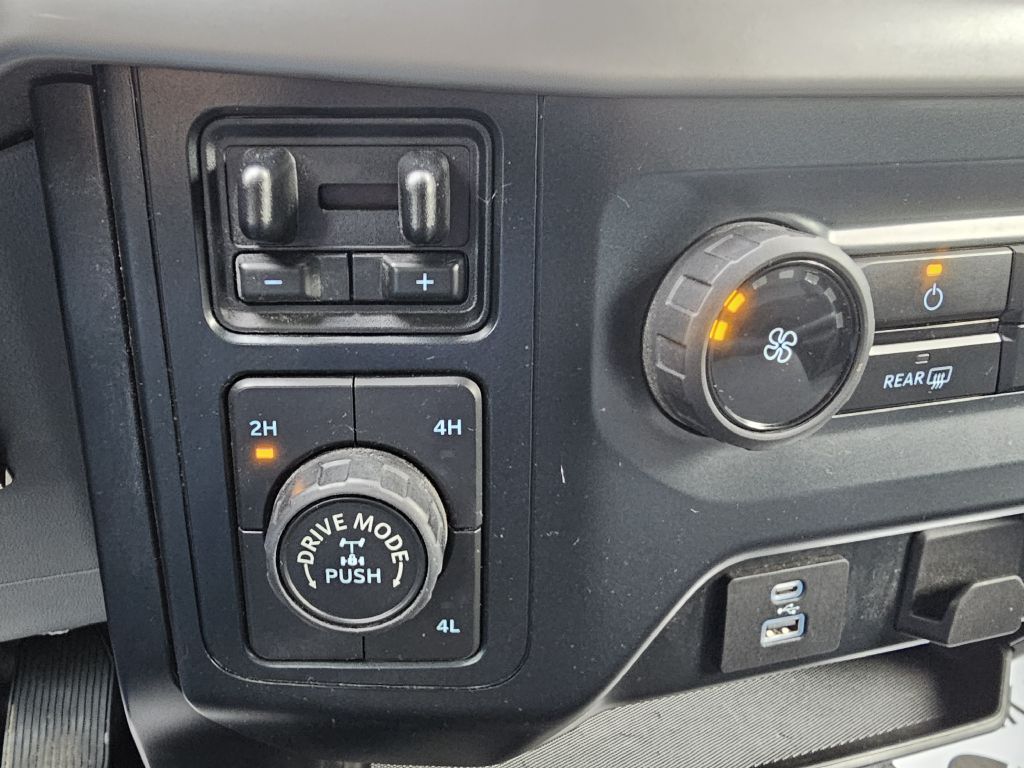 Photo 32 of this FORD F150