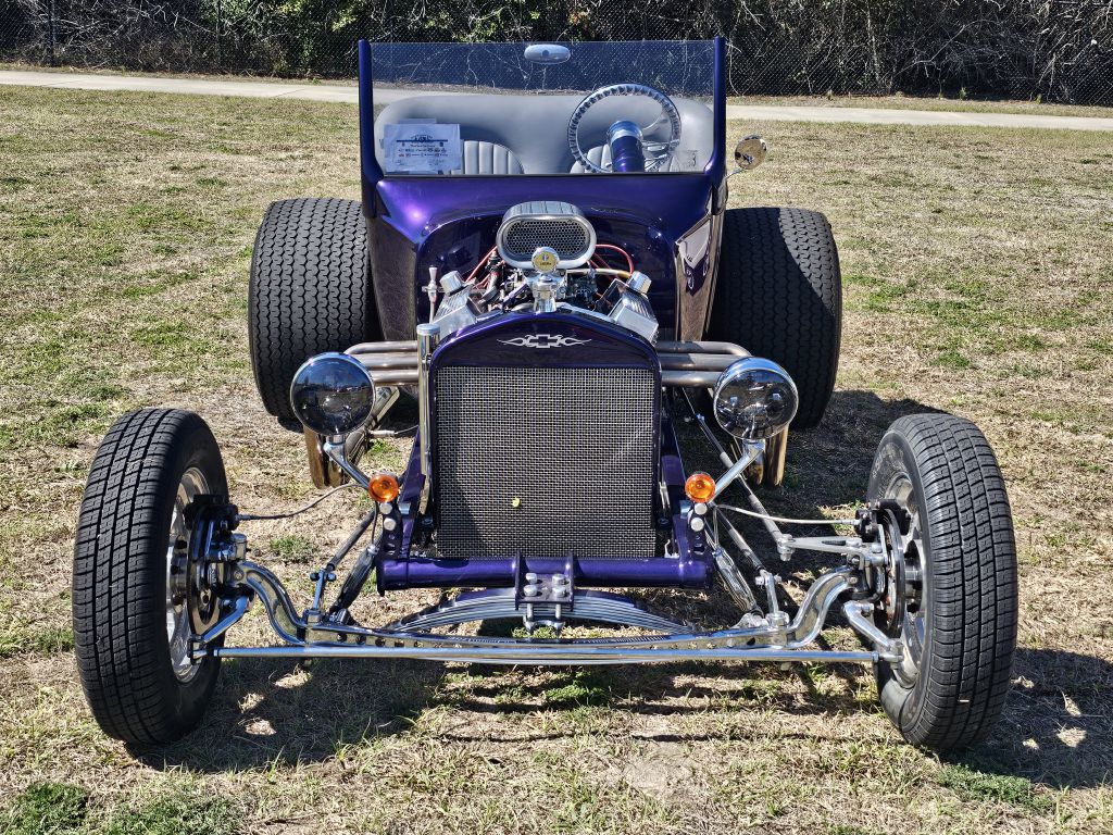 Photo 3 of this FORD T-Bucket Roadst