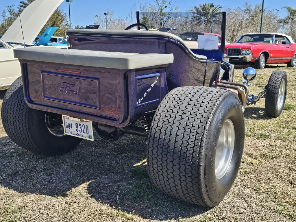 Photo 9 of this FORD T-Bucket Roadst