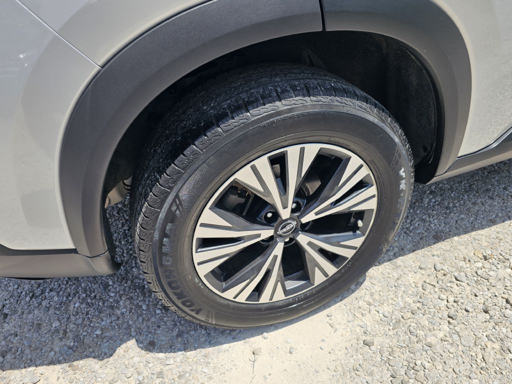 Photo 10 of this NISSAN ROGUE